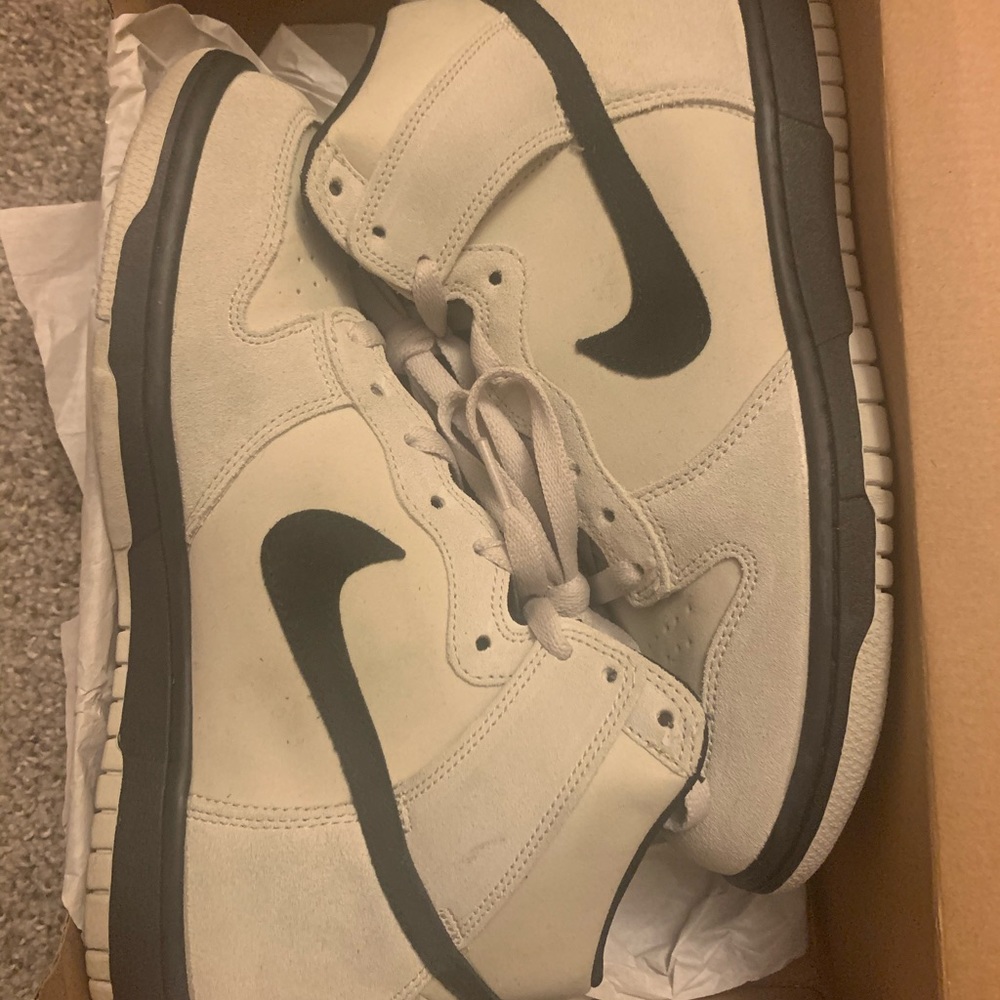 Nike Dunk Hi size 7.5 Light bone/black